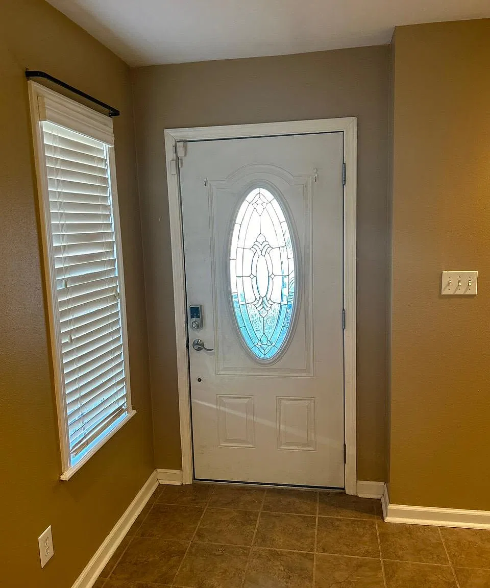 3 bed, 1171 sqft, $1,870 — Photo 3