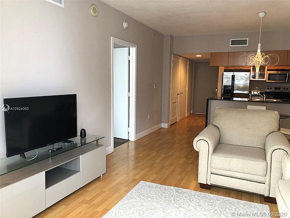 3rd image of 1750 N Bayshore Dr APT 3004