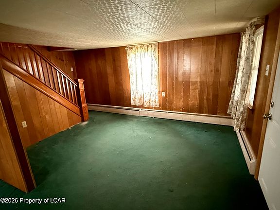 4th image of 669 Market St