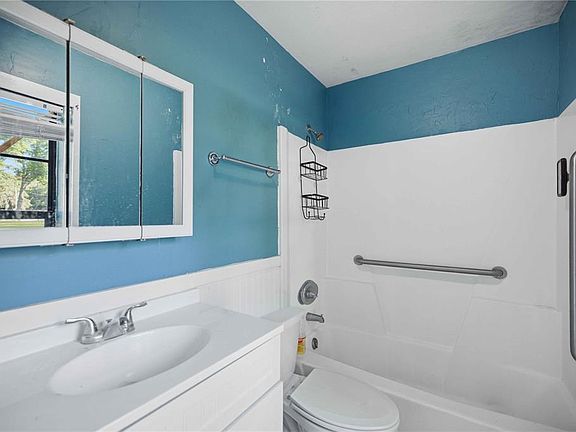 5th image of 2351 NE 40th St