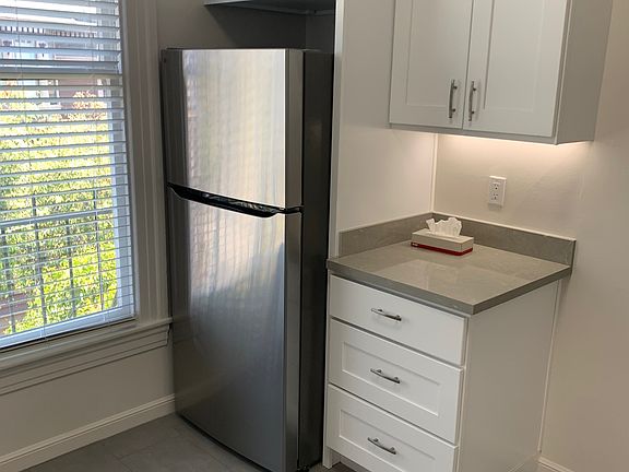 5th image of 405 Cole St #405C