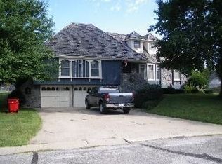 513 NE Sunview Dr, Blue Springs, MO 64014