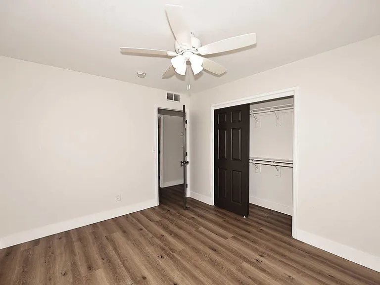 10537 W La Jolla Dr — Photo 21