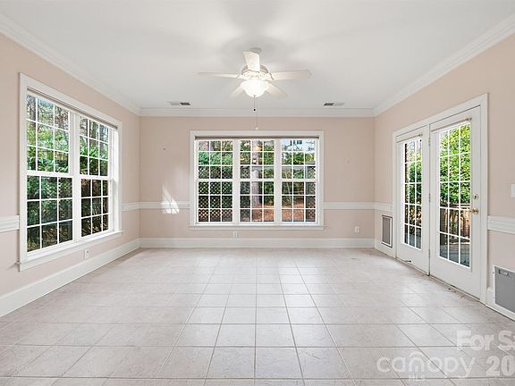 4th image of 723 Beaten Path Rd