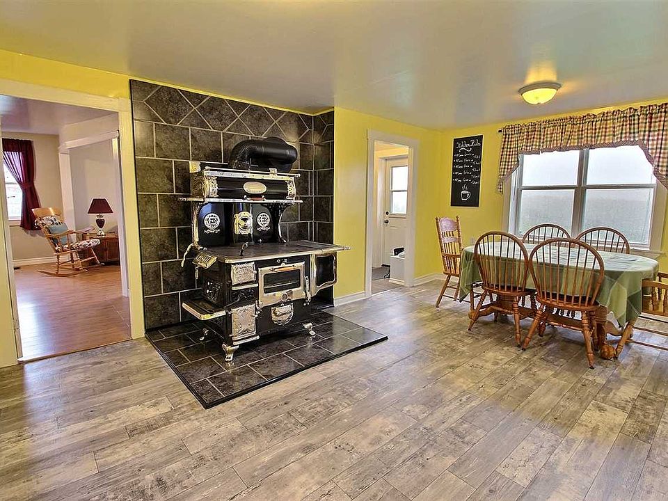 2nd image of 480 Farm Rd