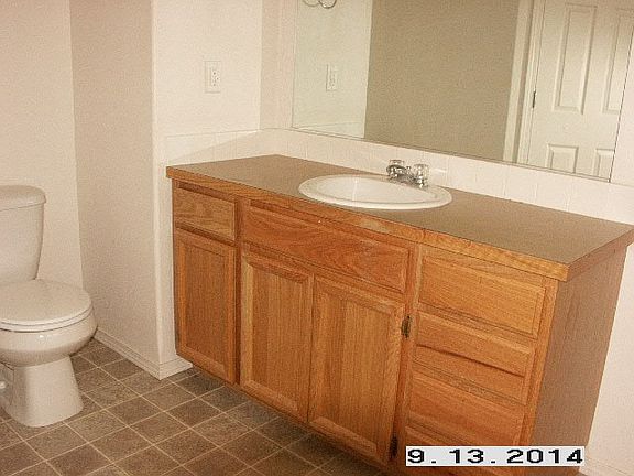 3rd image of 1913 Dilley Ave