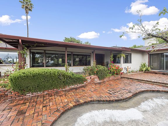 4th image of 404 Photinia Ln