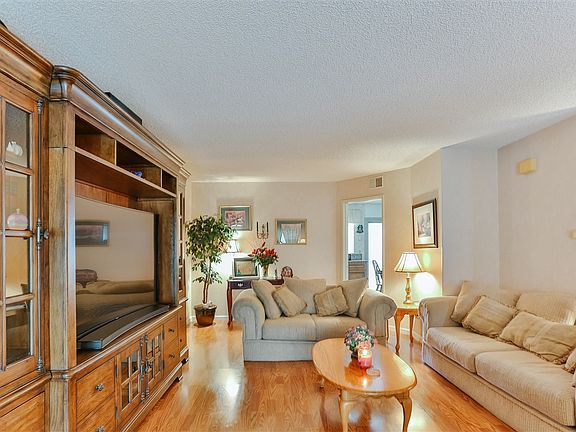 4th image of 759 Beyer Way