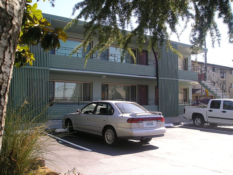 Mar Vista Apartments Exterior with off-street parking