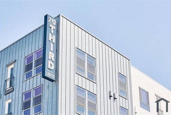 2nd image of 223 Long Beach Blvd