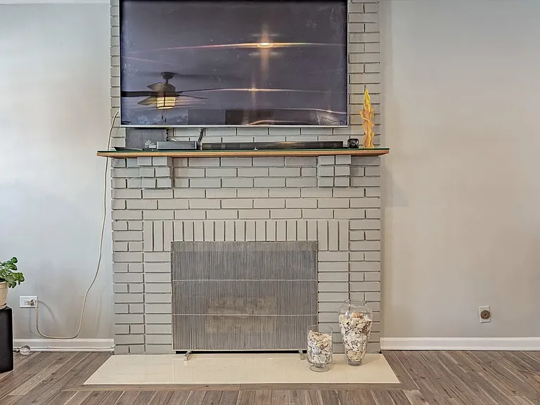 904 S Summit St — Photo 4