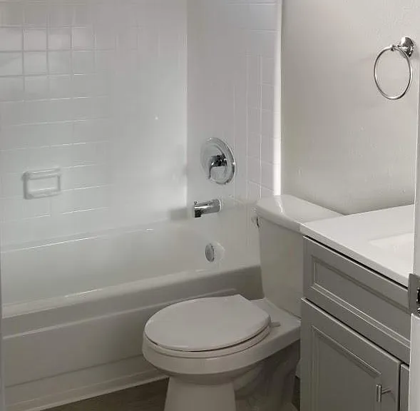4525 Hamilton St #18 — Photo 4