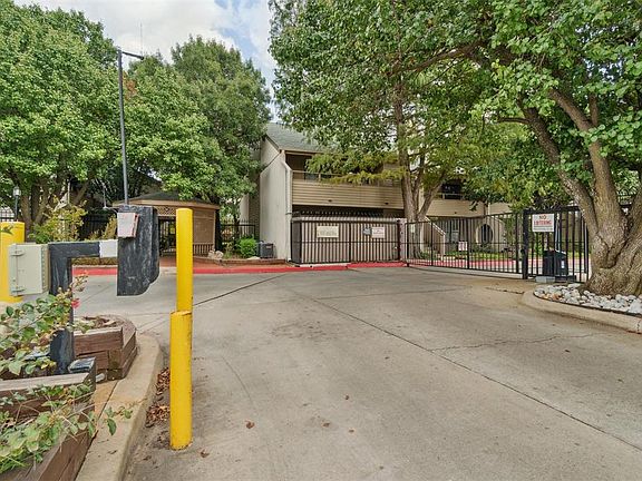 2nd image of 11120 Stratford Dr APT 220