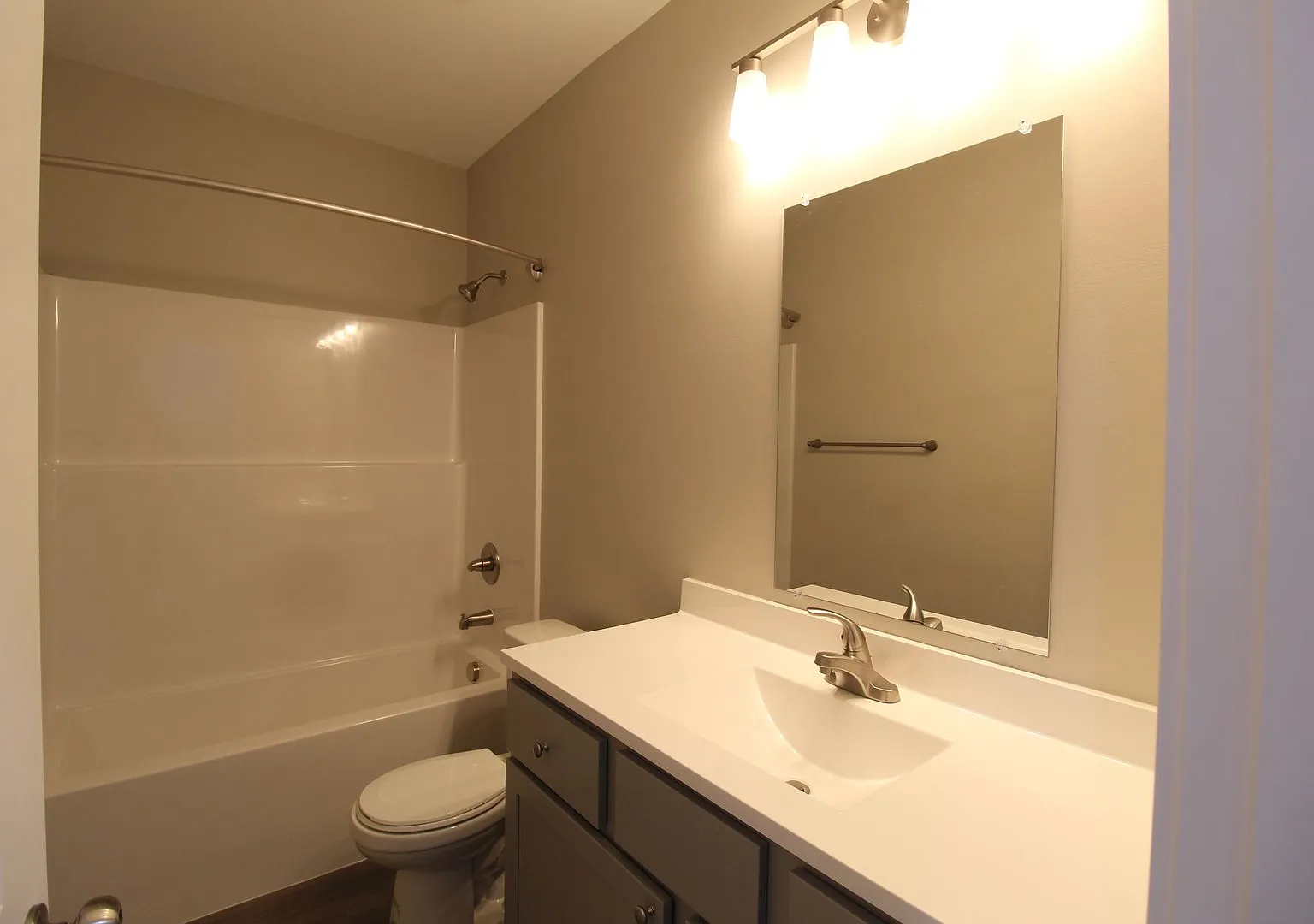 Available Now! New construction townhome! — Photo 4