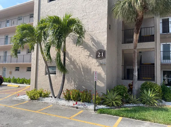725 Lori Drive #202, Palm Springs, FL 33461