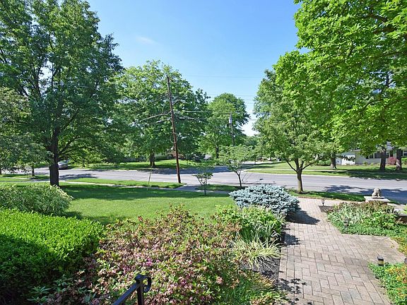 3rd image of 2522 Meadowmar Ln