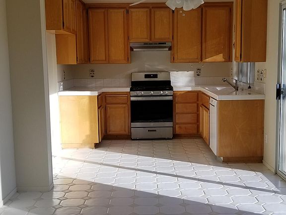 2nd image of 994 Shelborne Dr