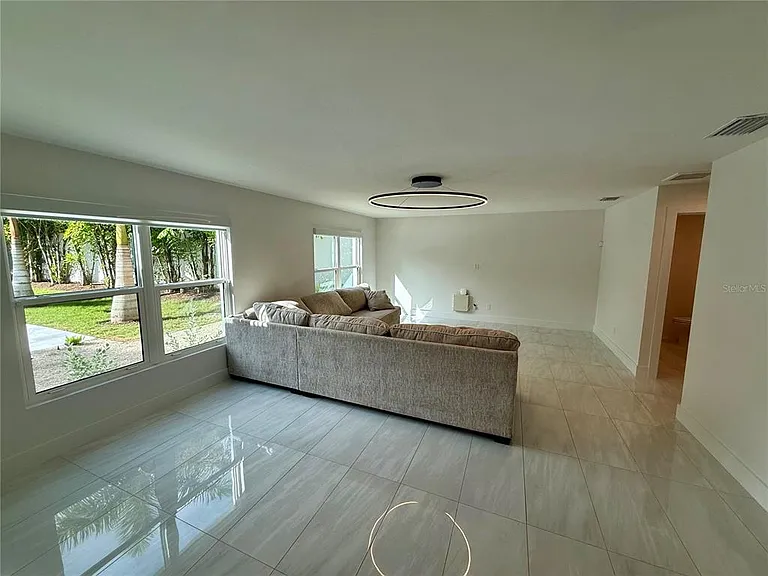 1359 Harbor Dr — Photo 17