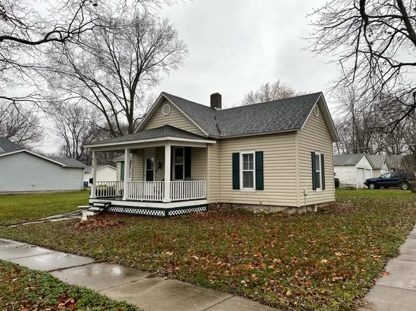 618 E High St, Monticello, IL 61856