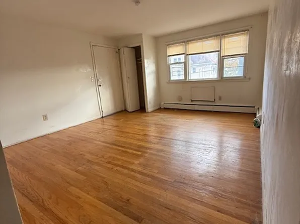 16 Sisson St APT B, East Hartford, CT 06118
