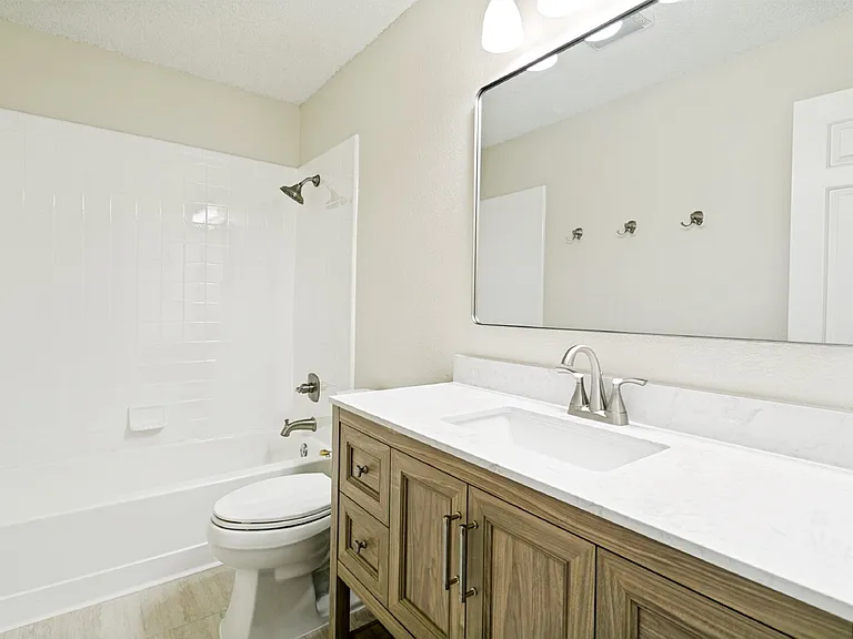 536 Clover Dr — Photo 11