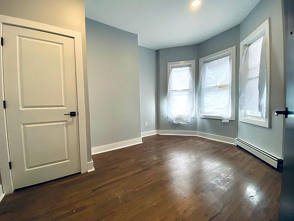 3rd image of 483 Mercer St #1R