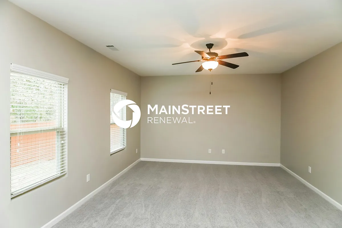 Living Room - 6007 Heisler St