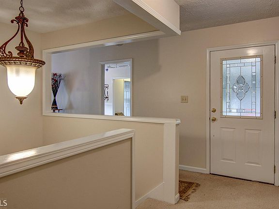 5th image of 3923 Arbor Ln SE