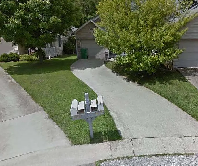 408 W Somersbe Pl — Photo 2