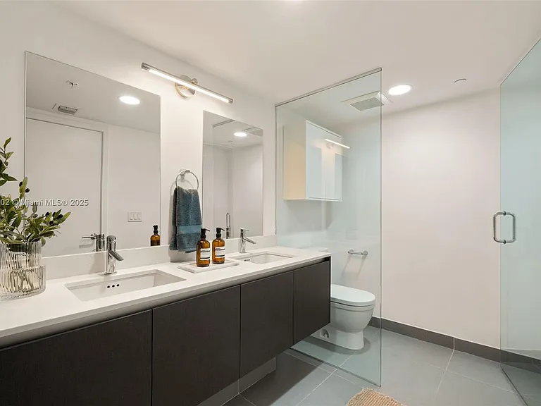 6620 Indian Creek Dr #713 — Photo 17