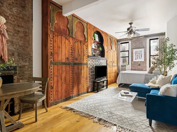 26 Cornelia St APT 5, New York, NY 10014