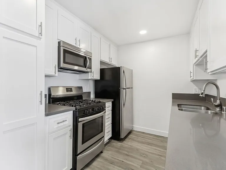 7044 Lanewood Ave — Photo 46