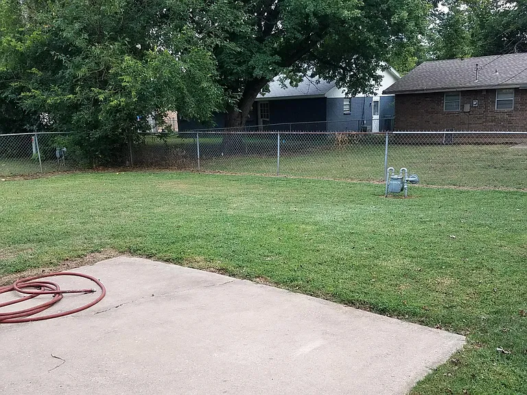 406 Gayclifee Ter — Photo 2