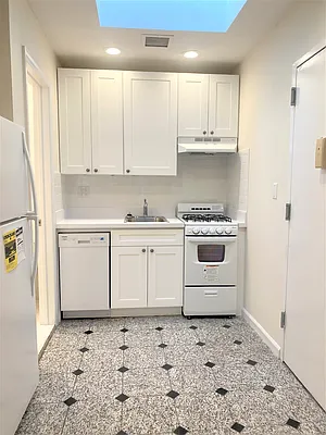 Rented by CitySites Real Estate Group | media 8