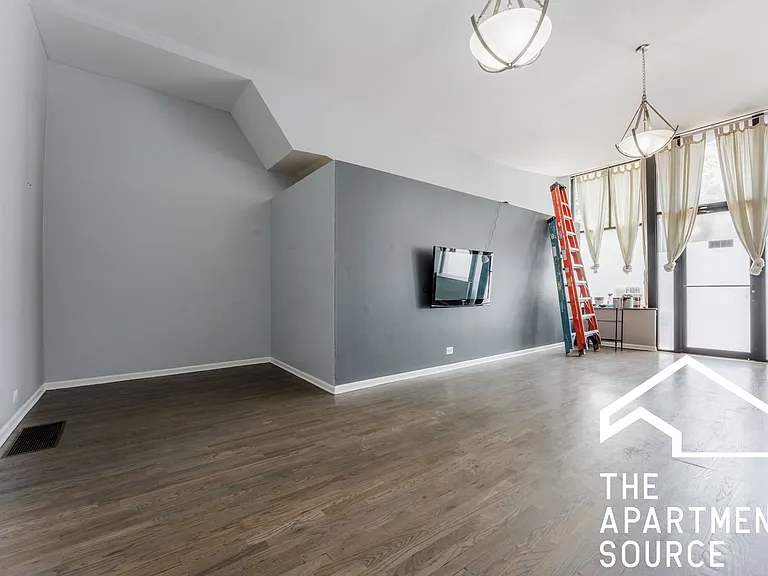 1876 N Hoyne Ave #A — Photo 5