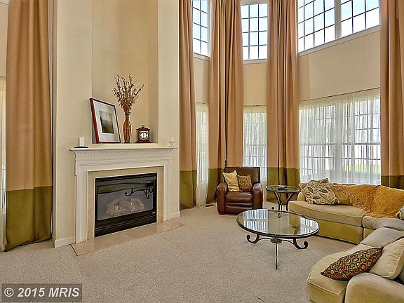 Dramatic Interiors with High / 2-Story Ceilings
