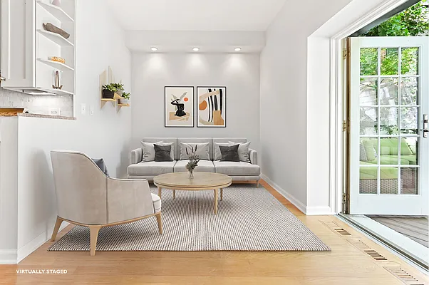 Sold by Poljan Properties Inc. | media 20