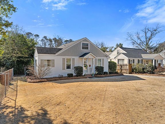 3rd image of 1752 Pine Tree Road