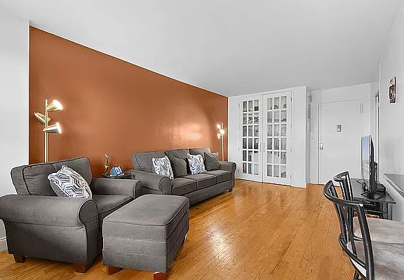 2nd image of 190 Cozine Ave APT 8A