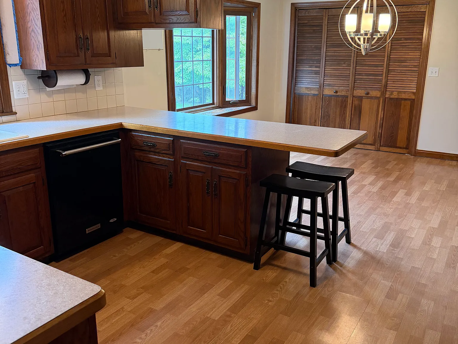 3 bed, 1.5 bath, 1472 sqft, $3,200 — Photo 3