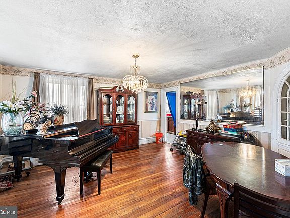 4th image of 4403 Springdale Ave