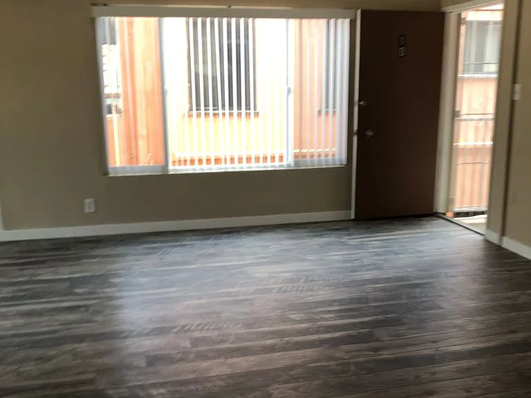 650 Linden Ave — Photo 9