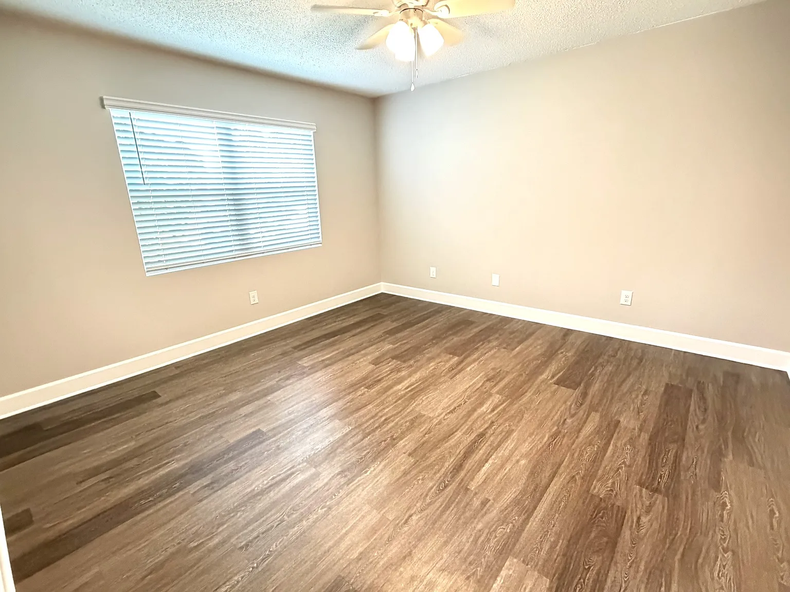 2 bed, 900 sqft, $1,650 — Photo 3