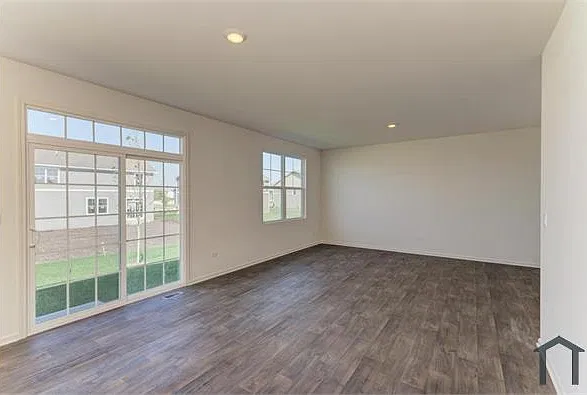 6 bed, 2354 sqft, $4,500 — Photo 2