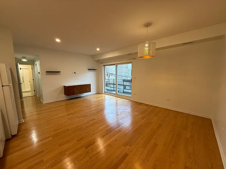 2720 W Cortland St #202 — Photo 8