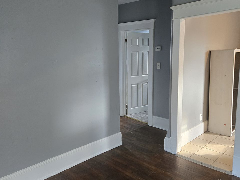 2nd image of 2 Oaklawn Ave #1