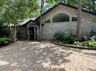 1721 Ridgewood Ln E, Glenview, IL 60025