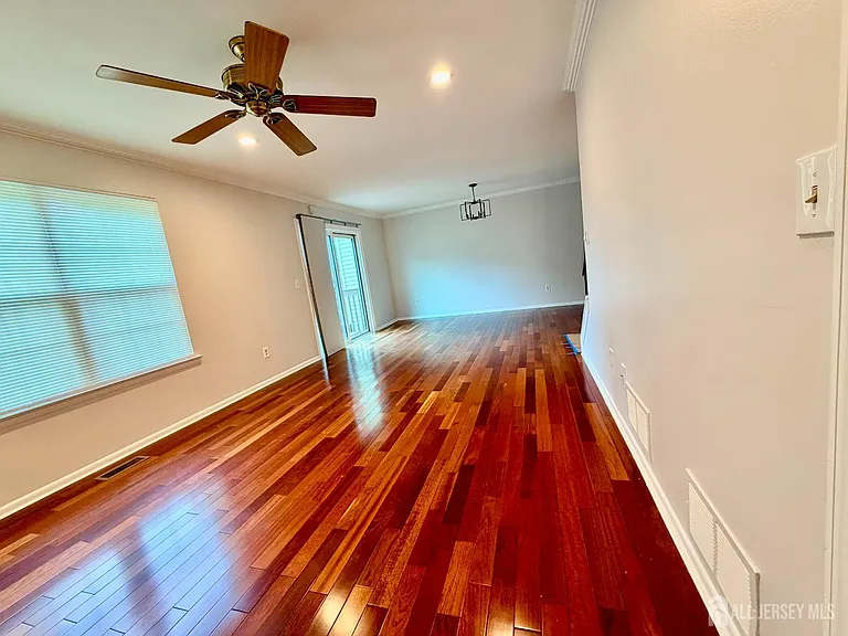 12 Dogwood Dr — Photo 4