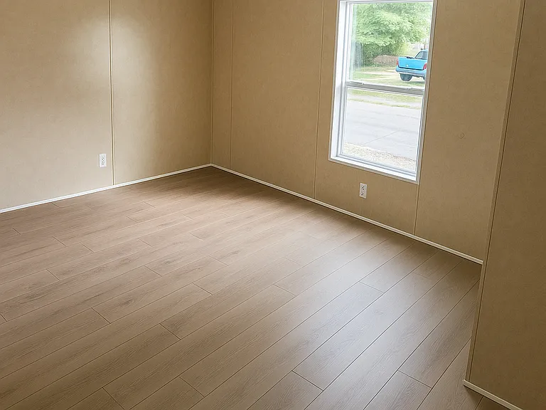 355 N East St — Photo 3