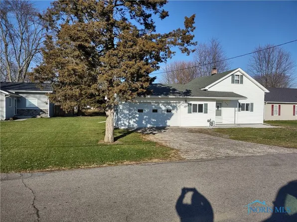 208 W Allison St, Stryker, OH 43557
